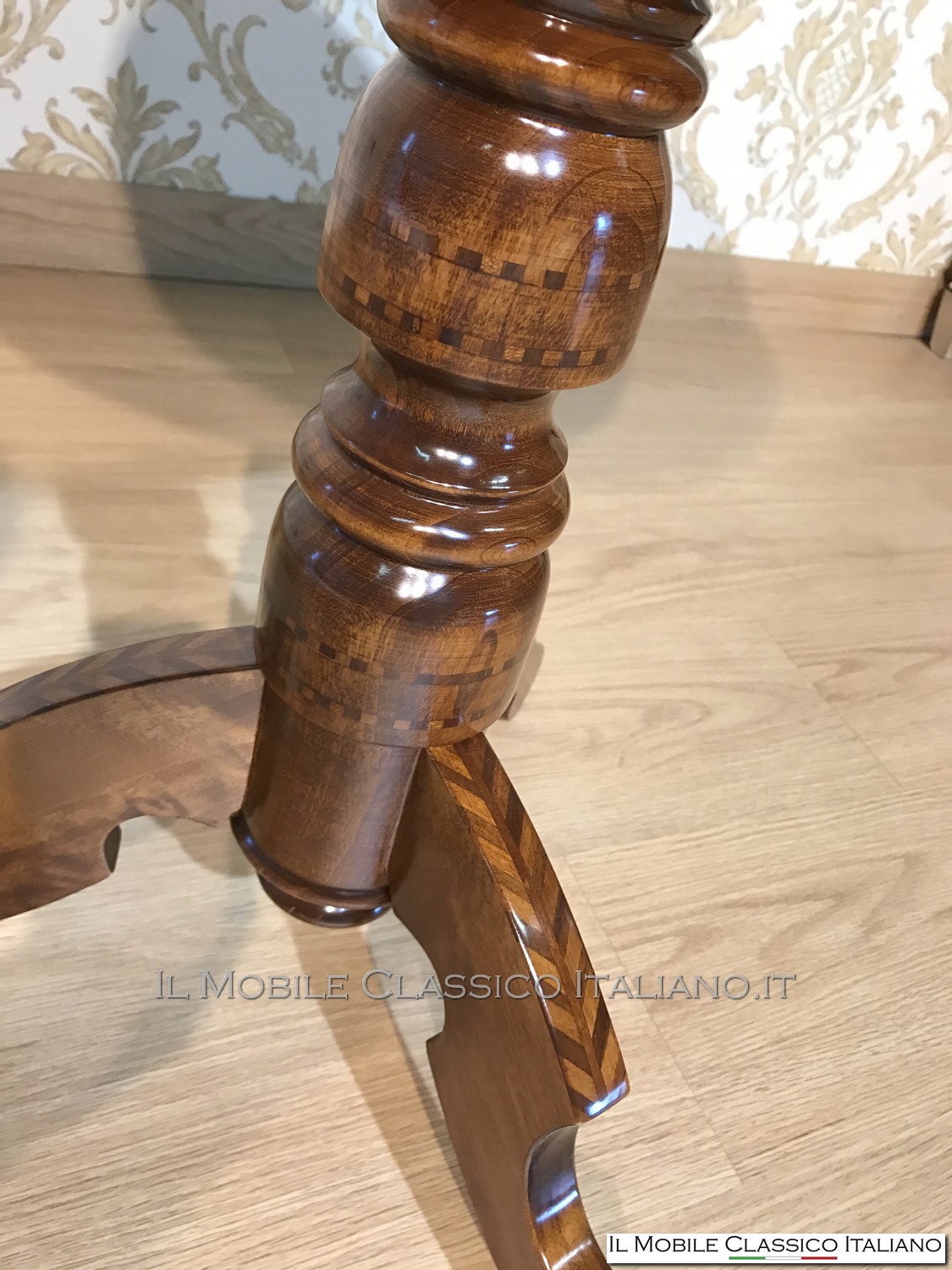 Tavolino classico da salotto rotondo personalizzato